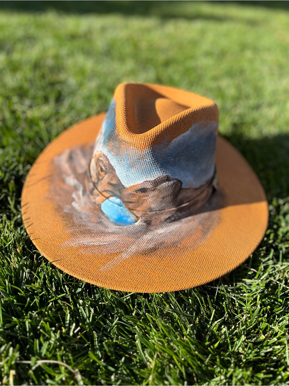 Hand-Painted Kissing Camels at Garden of the Gods - Tan/Orange Wide-Brim Fedora